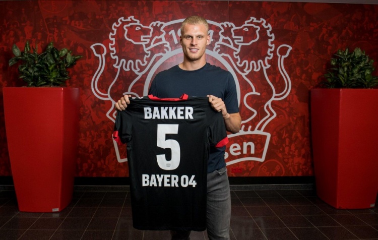 上海女排直落三局淘汰河南女排，朱婷遗憾止步八强（上海女排3-0完胜河南，朱婷遗憾止步八强）