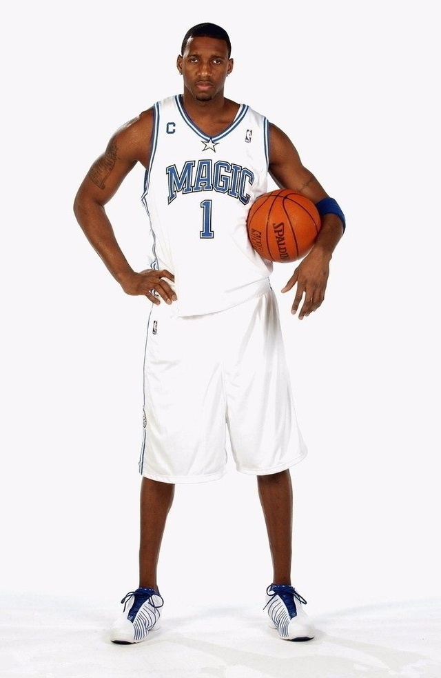 赵丽娜：走了70所学校，女孩踢球屈指可数；想让女孩踢球普及（赵丽娜走访70所学校：女孩踢球寥寥，盼推动普及）