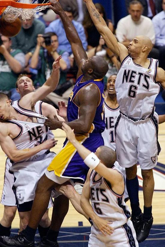 国米vs拉齐奥：劳塔罗搭档博尼，巴雷拉、恰尔汗奥卢出战（国米迎战拉齐奥：劳塔罗联手博尼，巴雷拉与恰尔汗奥卢出战）