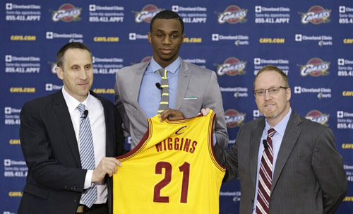 皇马客战奥林匹亚科斯：姆巴佩、维尼修斯首发，贝林厄姆替补（皇马客场对阵奥林匹亚科斯：姆巴佩、维尼修斯先发，贝林厄姆替补待命）